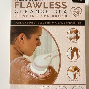 Flawless Cleanse Spa Spinning Brush - White